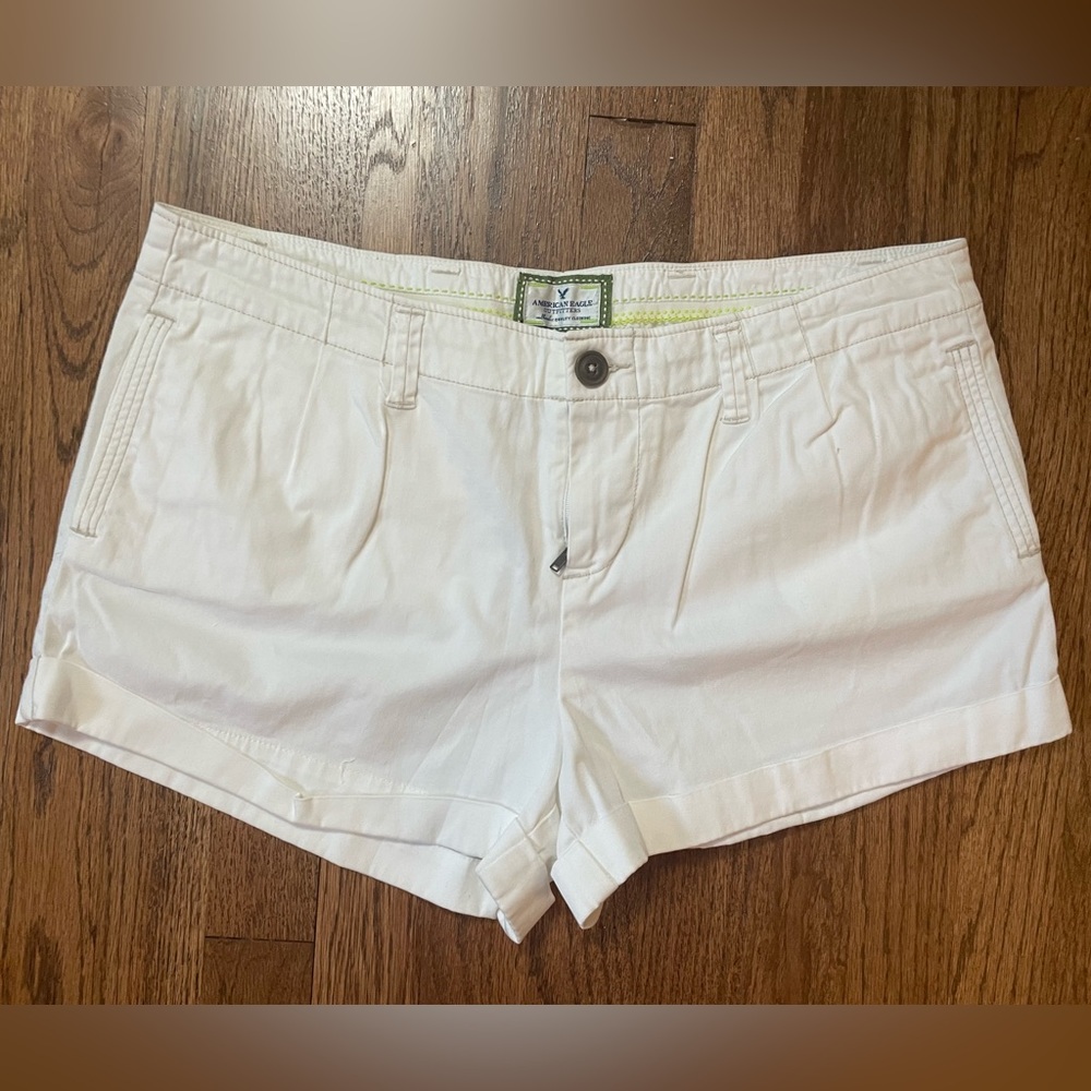 White American Eagle shorts